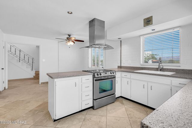 568 W Paseo Solana, Green Valley, AZ 85614