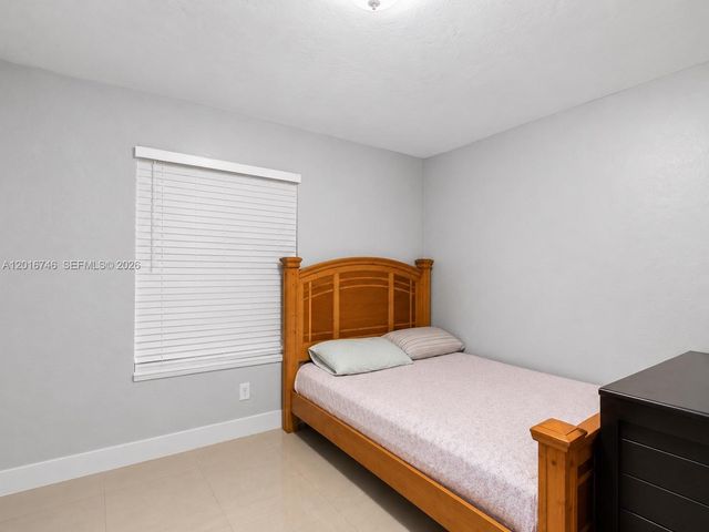 1111 NW 77th St, Miami, FL 33150