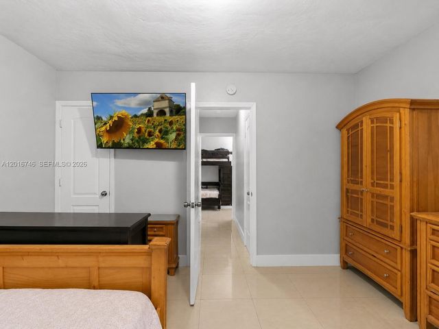 1111 NW 77th St, Miami, FL 33150
