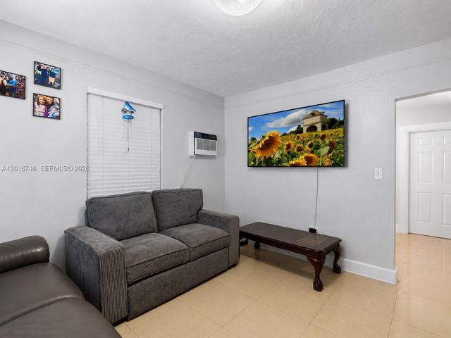 1111 NW 77th St, Miami, FL 33150