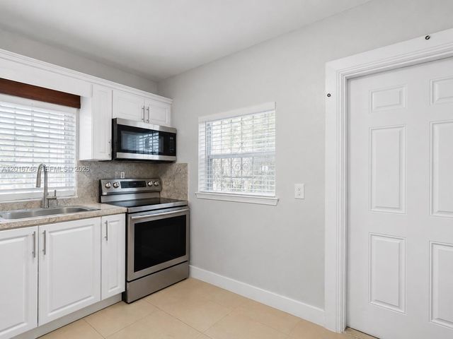 1111 NW 77th St, Miami, FL 33150