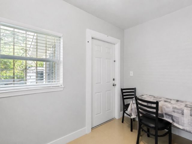 1111 NW 77th St, Miami, FL 33150