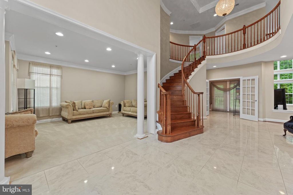 Image 5 of property listing at 334 RADIANT CT, Upper Marlboro, MD 20774