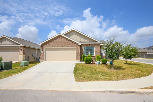 6703 BEEHIVE DR, San Antonio, TX 78252