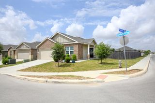 6703 BEEHIVE DR, San Antonio, TX 78252