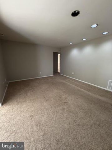 7 PICKWICK PL, Sewell, NJ 08080