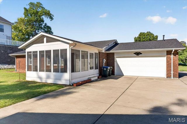 1608 Daleview Street, Columbia, IL 62236