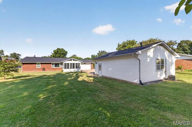 1608 Daleview Street, Columbia, IL 62236