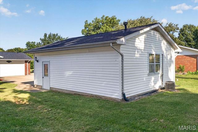1608 Daleview Street, Columbia, IL 62236