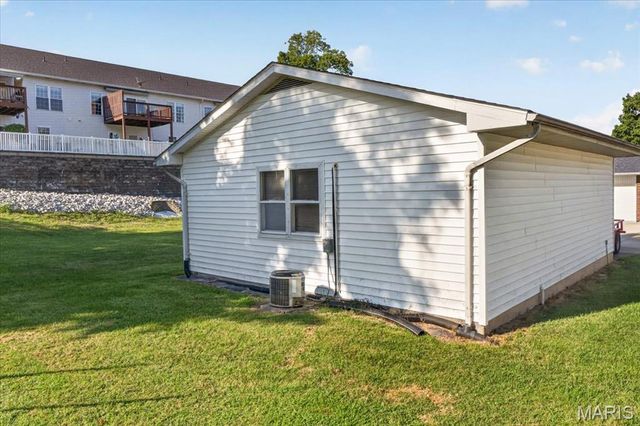 1608 Daleview Street, Columbia, IL 62236