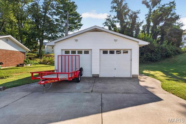 1608 Daleview Street, Columbia, IL 62236