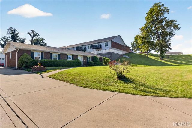 1608 Daleview Street, Columbia, IL 62236