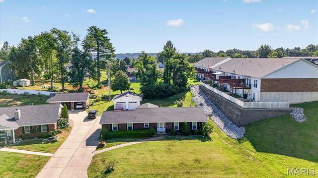 1608 Daleview Street, Columbia, IL 62236
