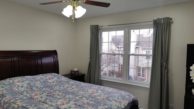 138 White Branch Court S, Schaumburg, IL 60194