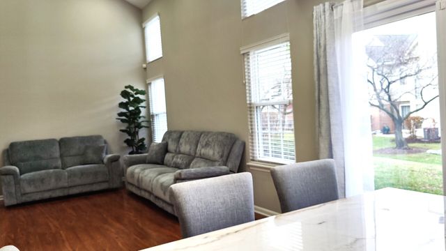 138 White Branch Court S, Schaumburg, IL 60194