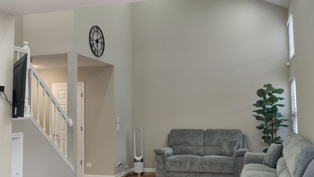 138 White Branch Court S, Schaumburg, IL 60194