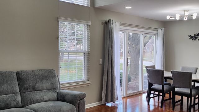 138 White Branch Court S, Schaumburg, IL 60194