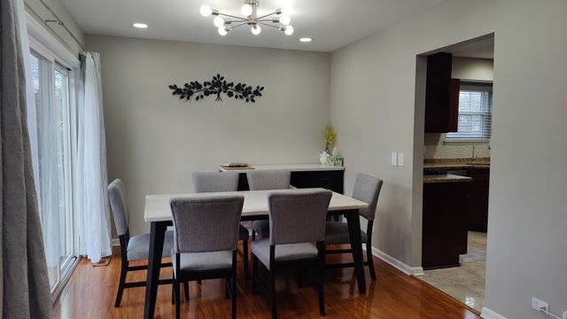 138 White Branch Court S, Schaumburg, IL 60194