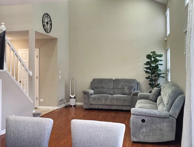 138 White Branch Court S, Schaumburg, IL 60194