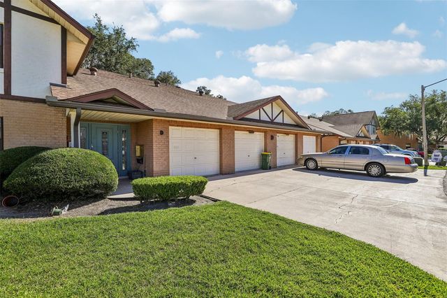 100 E OAK TERRACE DRIVE D2, Leesburg, FL 34748