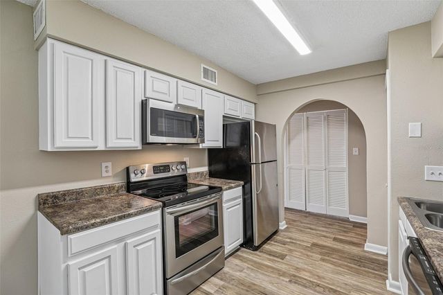 100 E OAK TERRACE DRIVE D2, Leesburg, FL 34748