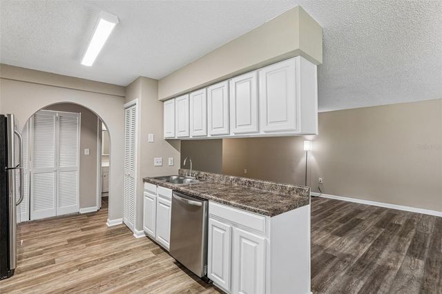 100 E OAK TERRACE DRIVE D2, Leesburg, FL 34748