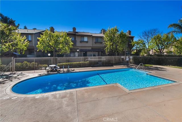 2445 Chandler 2, Simi Valley, CA 93065