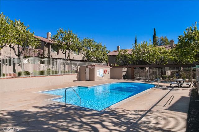 2445 Chandler 2, Simi Valley, CA 93065