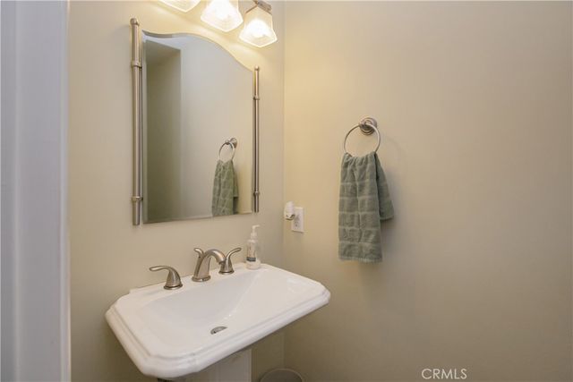 2445 Chandler 2, Simi Valley, CA 93065