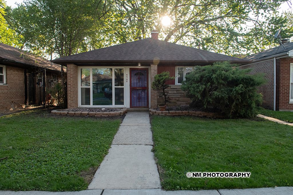 Image 2 of property listing at 9540 S Bennett Avenue, Chicago, IL 60617