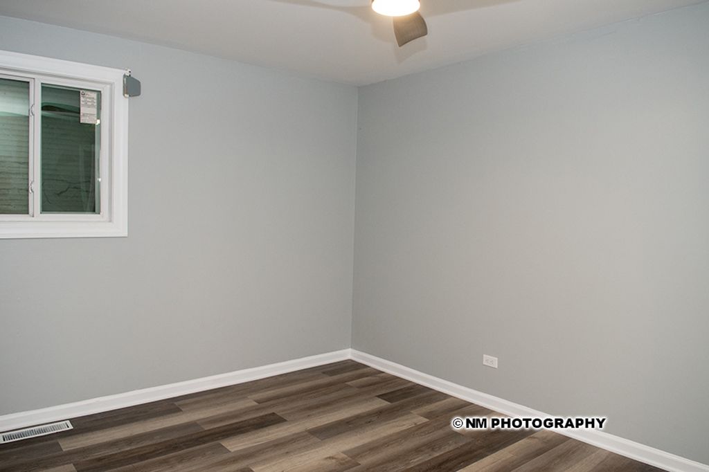 Image 14 of property listing at 9540 S Bennett Avenue, Chicago, IL 60617