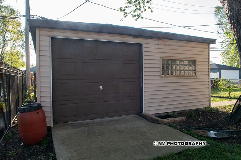 Image 17 of property listing at 9540 S Bennett Avenue, Chicago, IL 60617