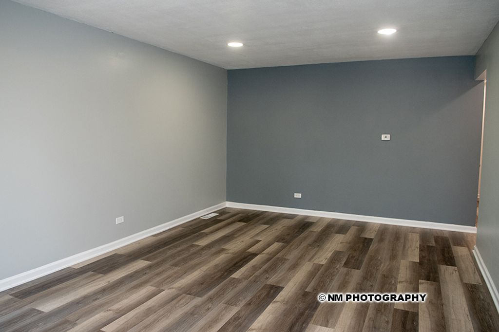 Image 3 of property listing at 9540 S Bennett Avenue, Chicago, IL 60617