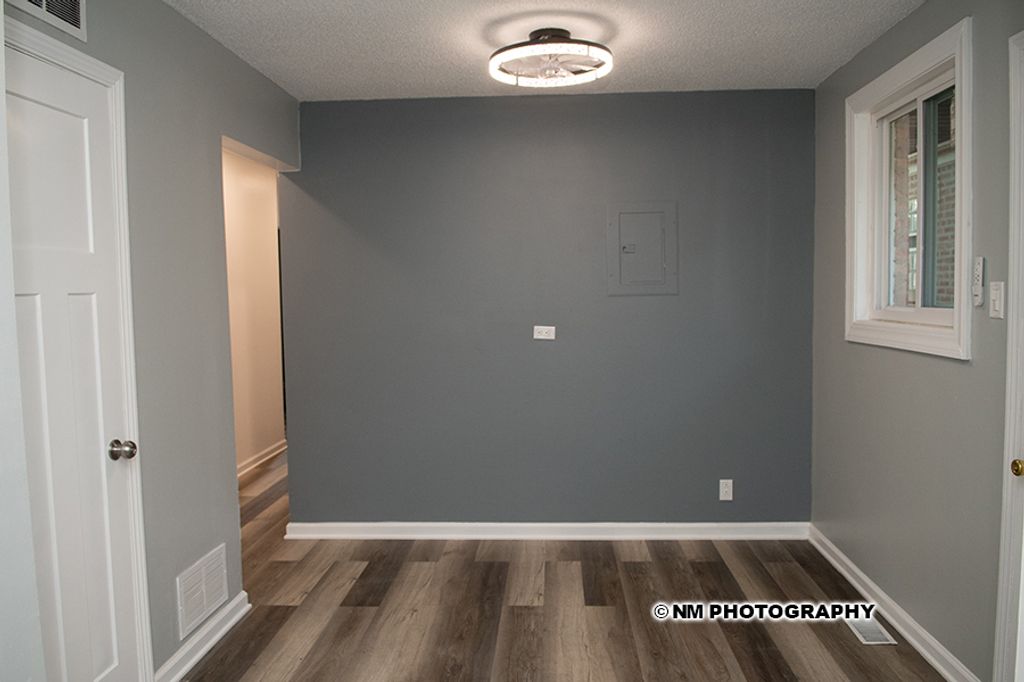 Image 6 of property listing at 9540 S Bennett Avenue, Chicago, IL 60617