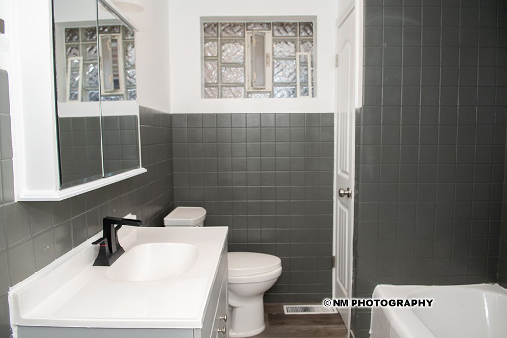 Image 8 of property listing at 9540 S Bennett Avenue, Chicago, IL 60617