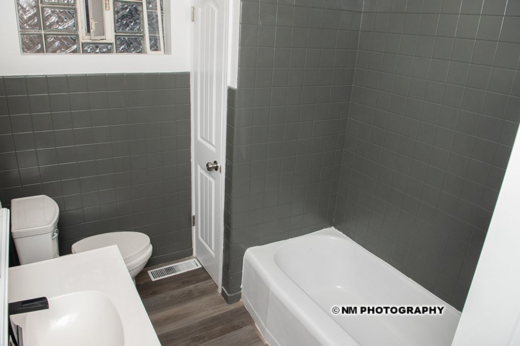 Image 9 of property listing at 9540 S Bennett Avenue, Chicago, IL 60617