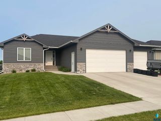 3917 S Catcher Ct, Sioux Falls, SD 57110