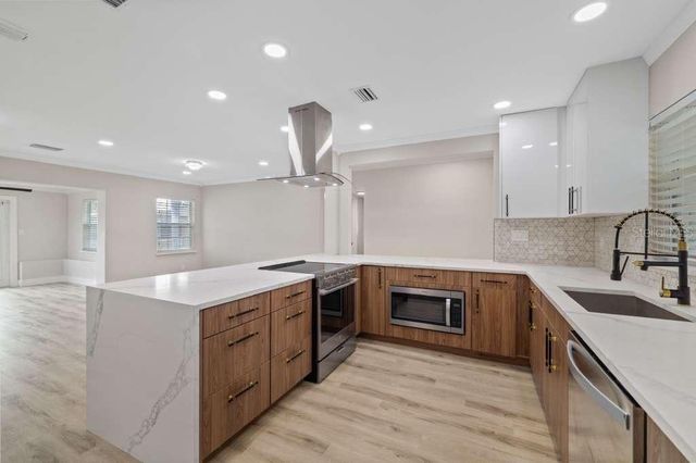 504 DRIFTWOOD DRIVE E, Palm Harbor, FL 34683