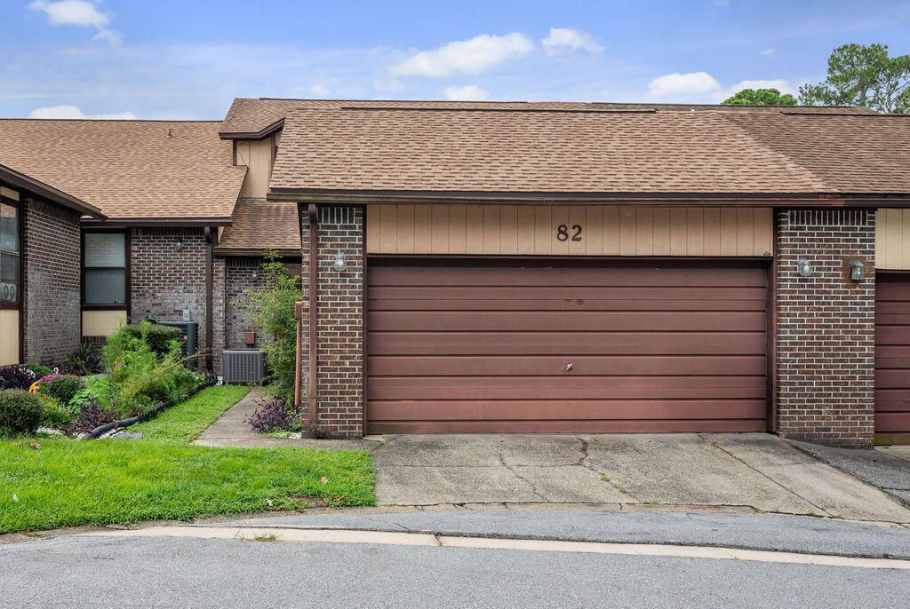 Image 1 of property listing at 82 Hidden Cove Court 82, Valparaiso, FL 32580