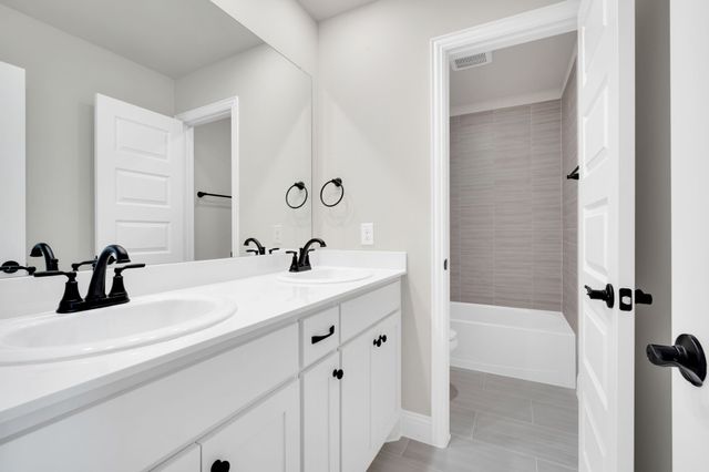 124 Lila Lake Drive, Waxahachie, TX 75165