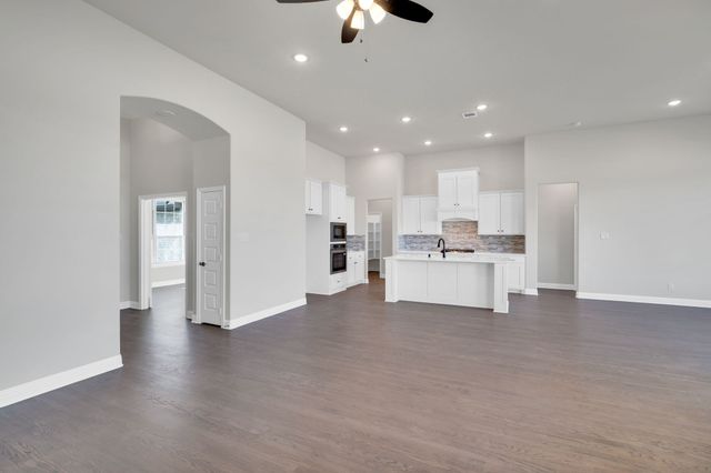 124 Lila Lake Drive, Waxahachie, TX 75165