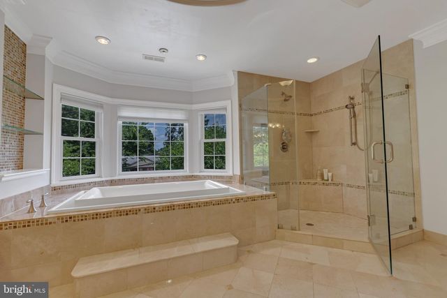 6529 FAIRLAWN DR, Mclean, VA 22101