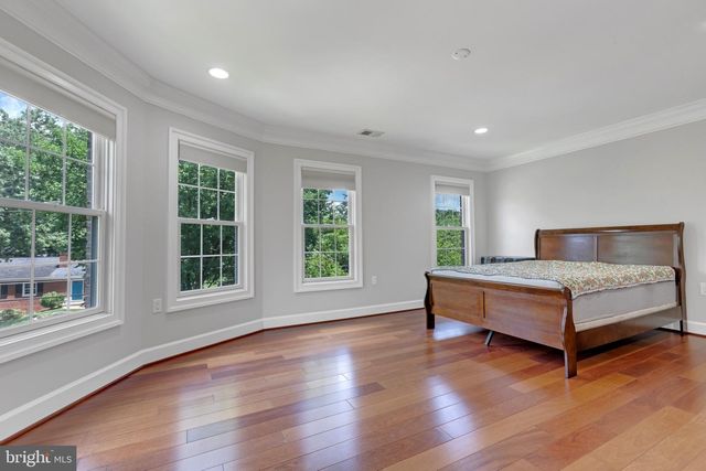 6529 FAIRLAWN DR, Mclean, VA 22101