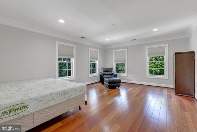 6529 FAIRLAWN DR, Mclean, VA 22101