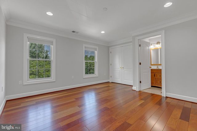 6529 FAIRLAWN DR, Mclean, VA 22101