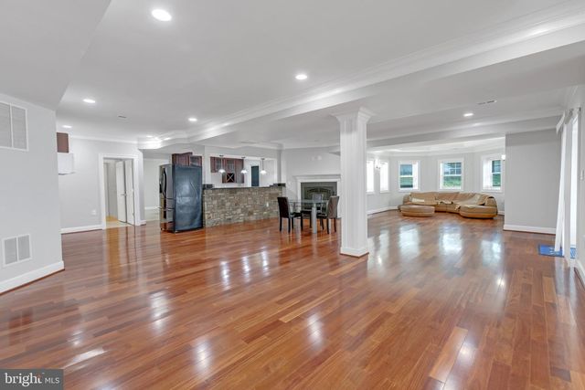 6529 FAIRLAWN DR, Mclean, VA 22101