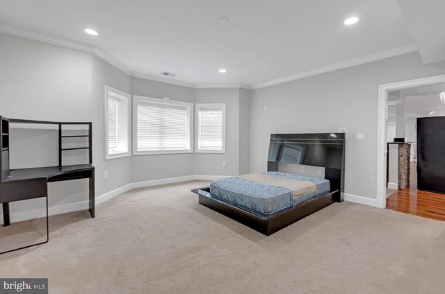 6529 FAIRLAWN DR, Mclean, VA 22101