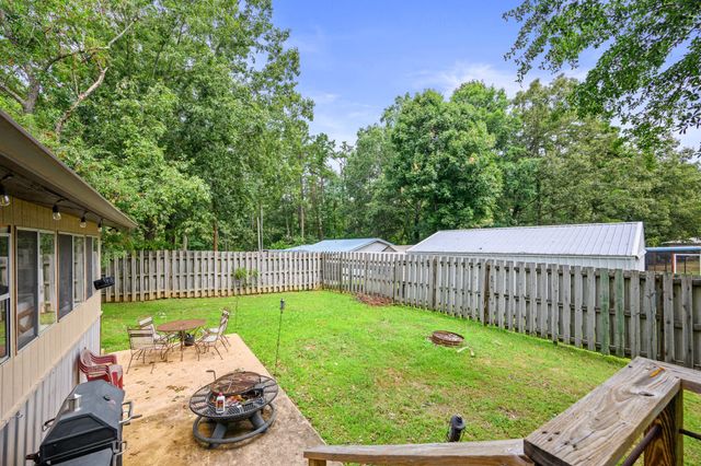 225 Pineview Dr, Springville, TN 38256