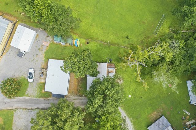 225 Pineview Dr, Springville, TN 38256