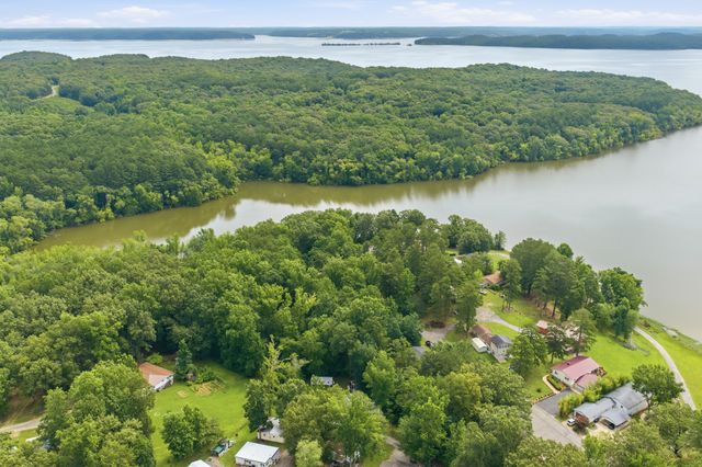 225 Pineview Dr, Springville, TN 38256